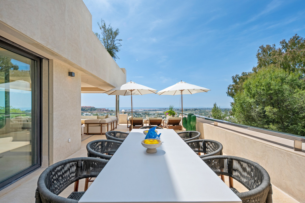 5 Bed Apartment for sale in Nueva Andalucía Costa Del Sol, Málaga, Spain