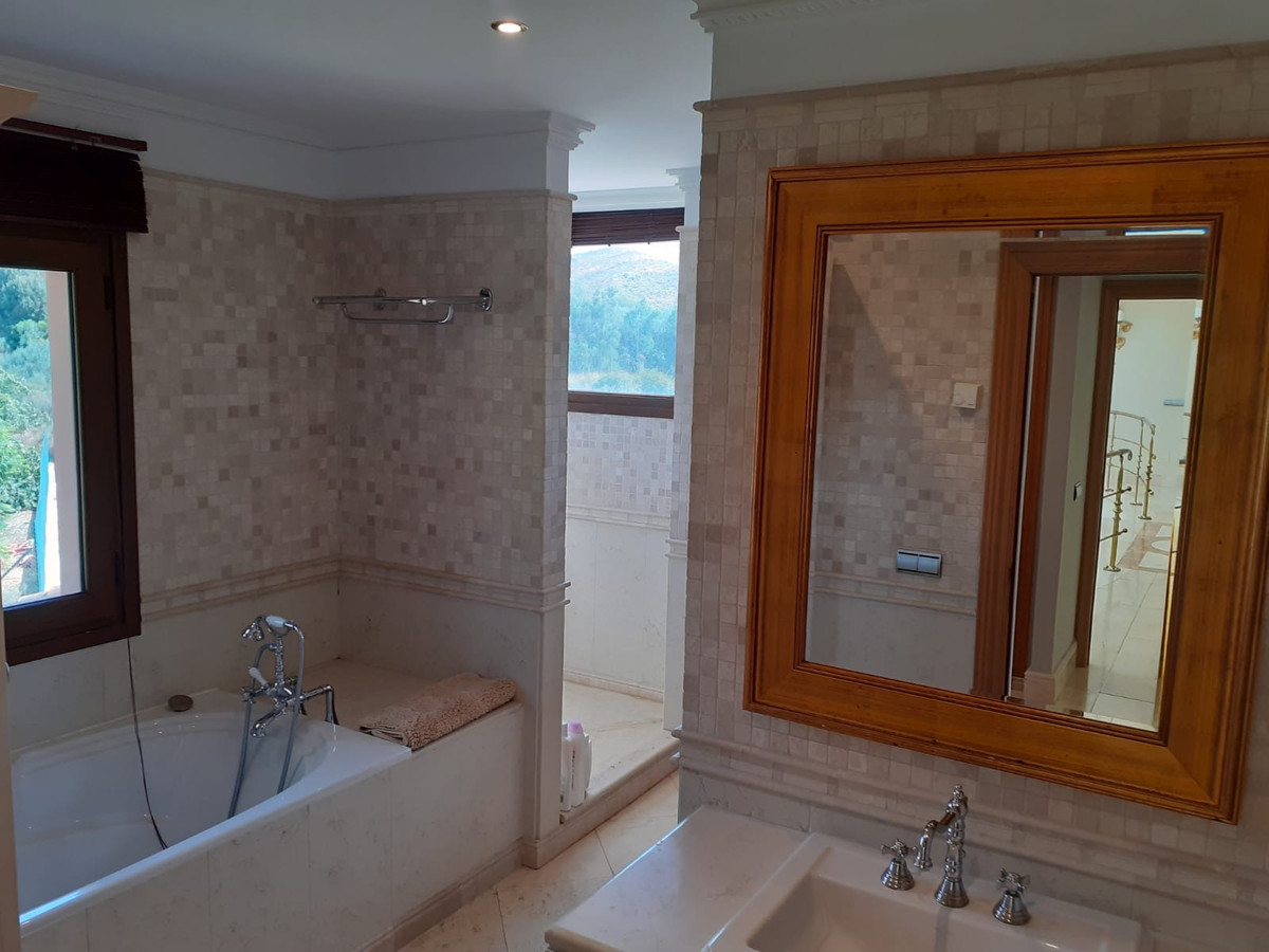 Se vende Villa - Chalet de 4 dormitorios en Costa Del Sol, Málaga, España