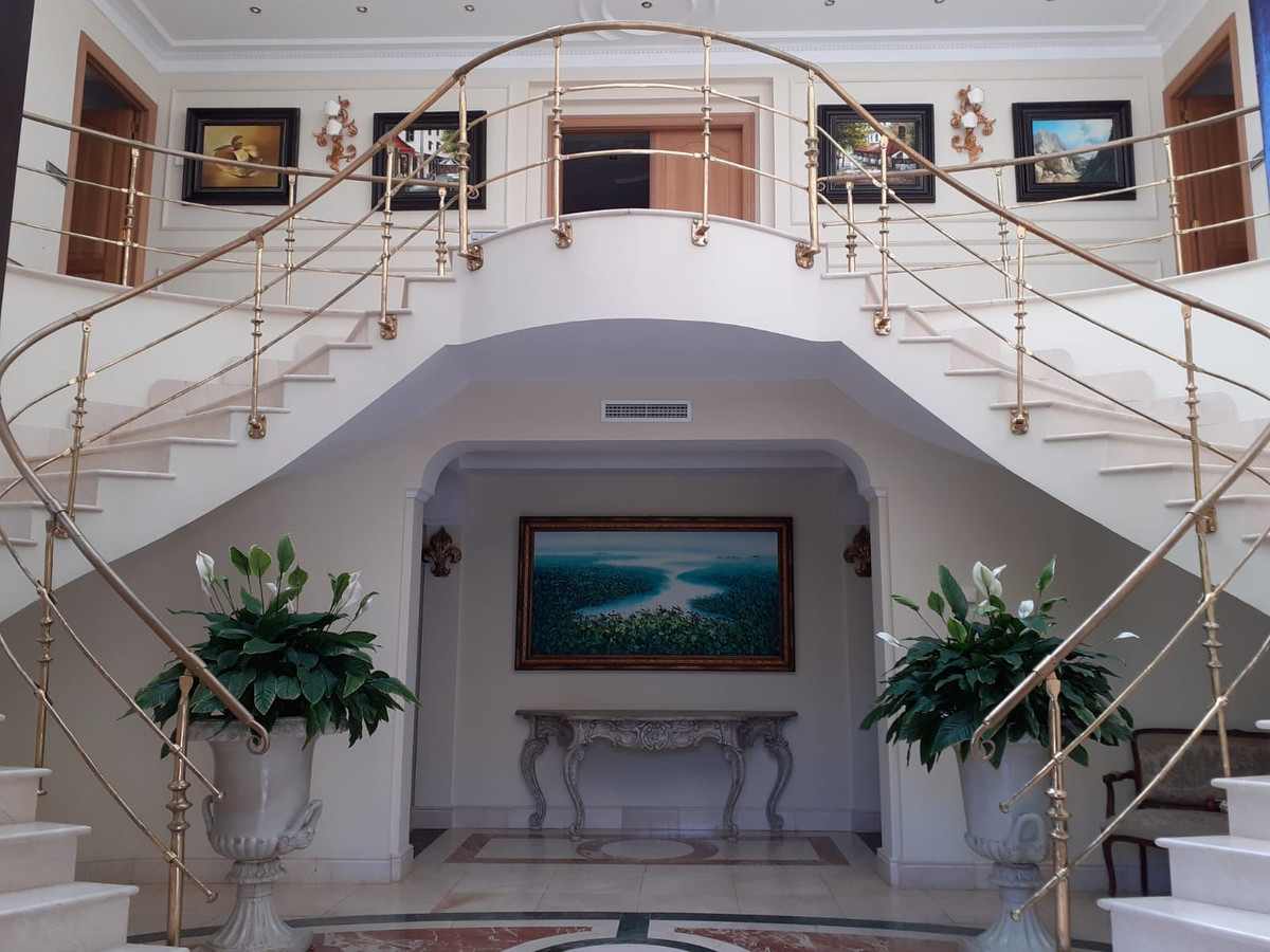 Se vende Villa - Chalet de 4 dormitorios en Costa Del Sol, Málaga, España