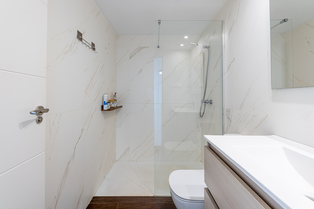 2 Bed Apartment for sale in Doña Julia Costa Del Sol, Málaga, Spain