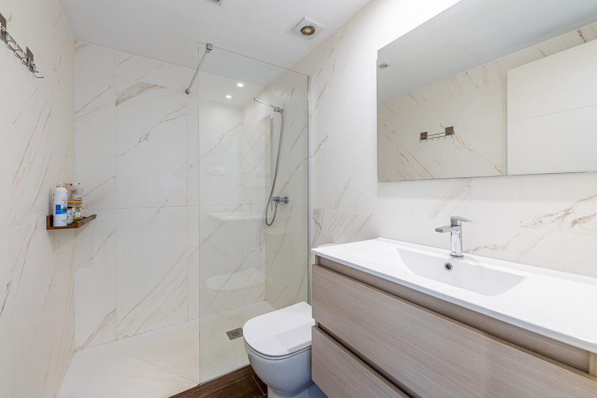 2 Bed Apartment for sale in Doña Julia Costa Del Sol, Málaga, Spain