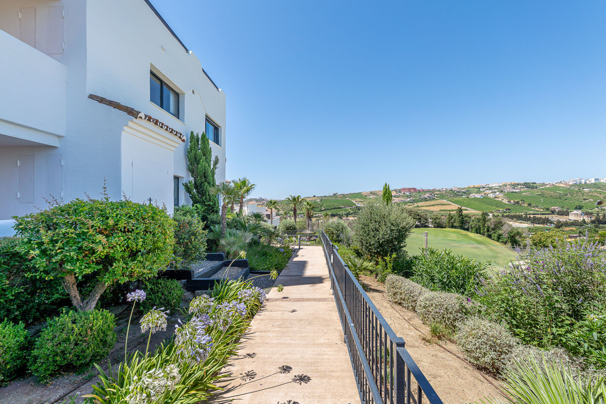 2 Bed Apartment for sale in Doña Julia Costa Del Sol, Málaga, Spain