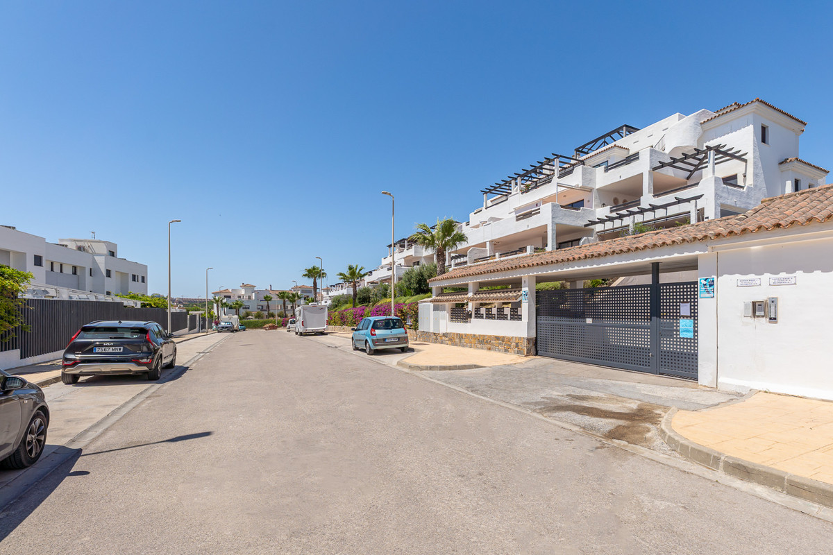 2 Bed Apartment for sale in Doña Julia Costa Del Sol, Málaga, Spain