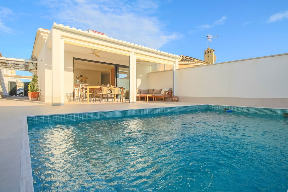 3 Bed Townhouse for sale in Torrevieja Costa Blanca, Alicante, Spain