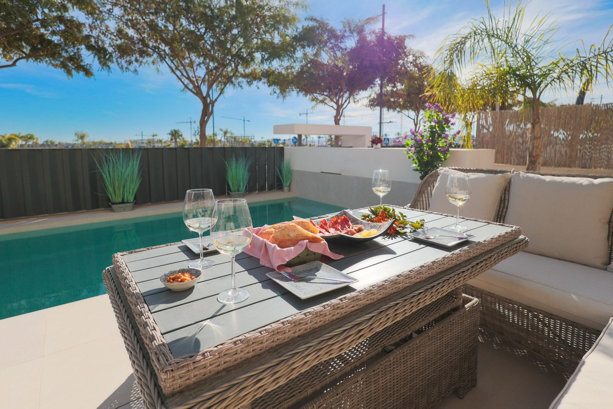 Se vende Villa - Chalet de 4 dormitorios en Costa Calida, Murcia, España