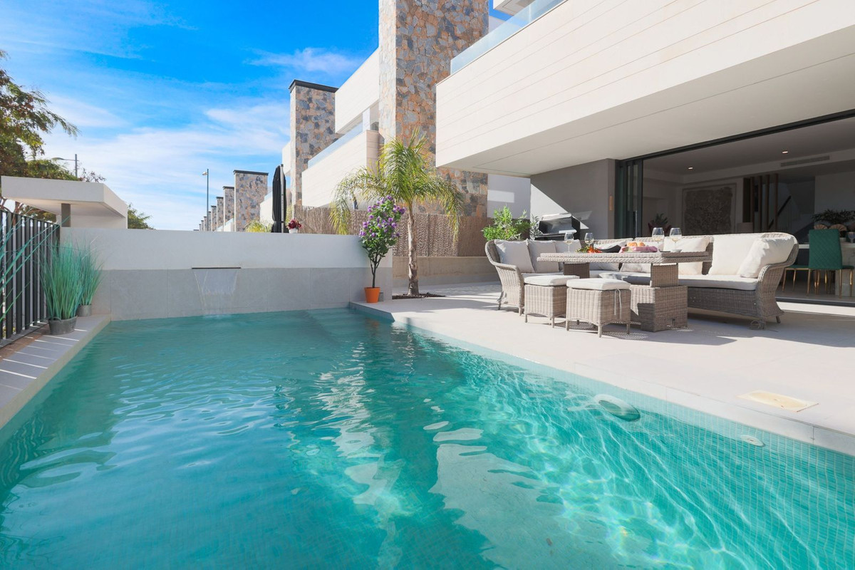 Se vende Villa - Chalet de 4 dormitorios en Costa Calida, Murcia, España