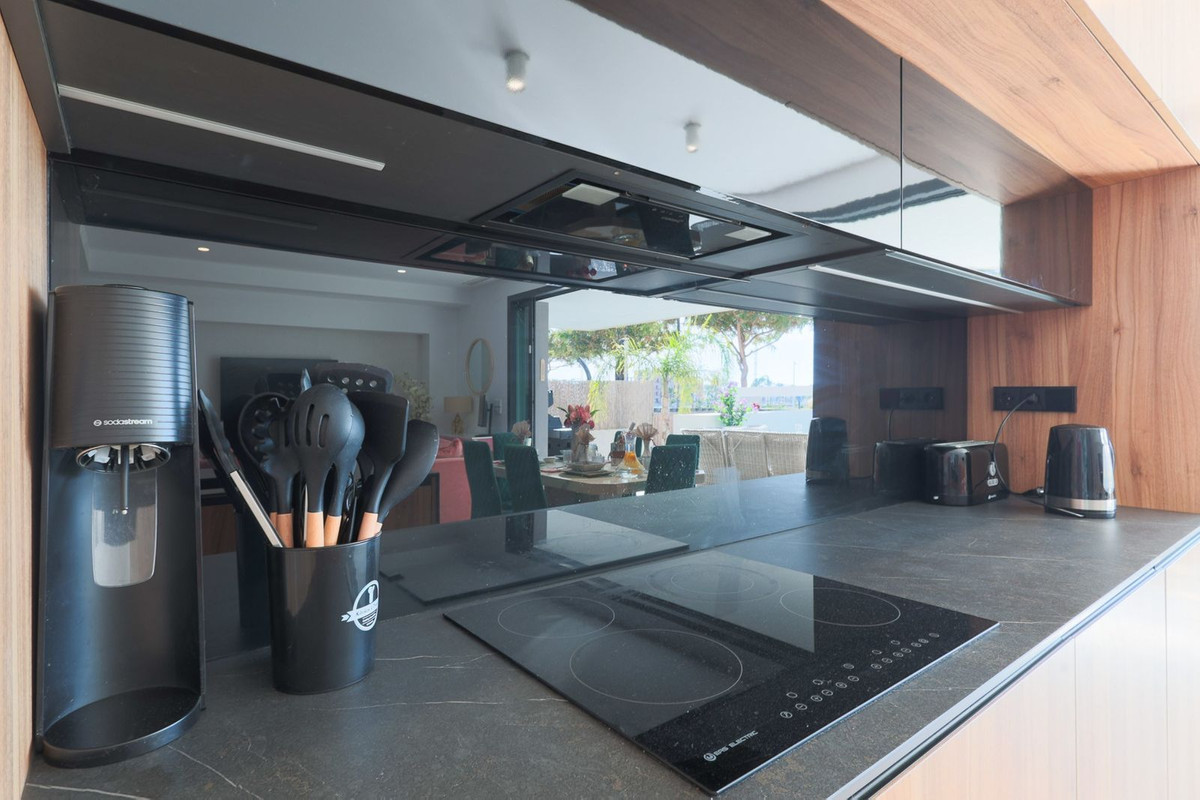 Se vende Villa - Chalet de 4 dormitorios en Costa Calida, Murcia, España
