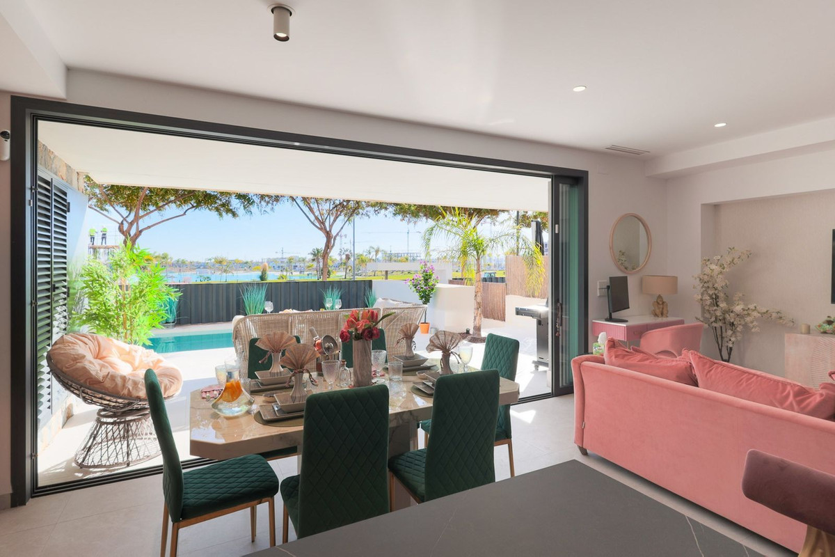 Se vende Villa - Chalet de 4 dormitorios en Costa Calida, Murcia, España
