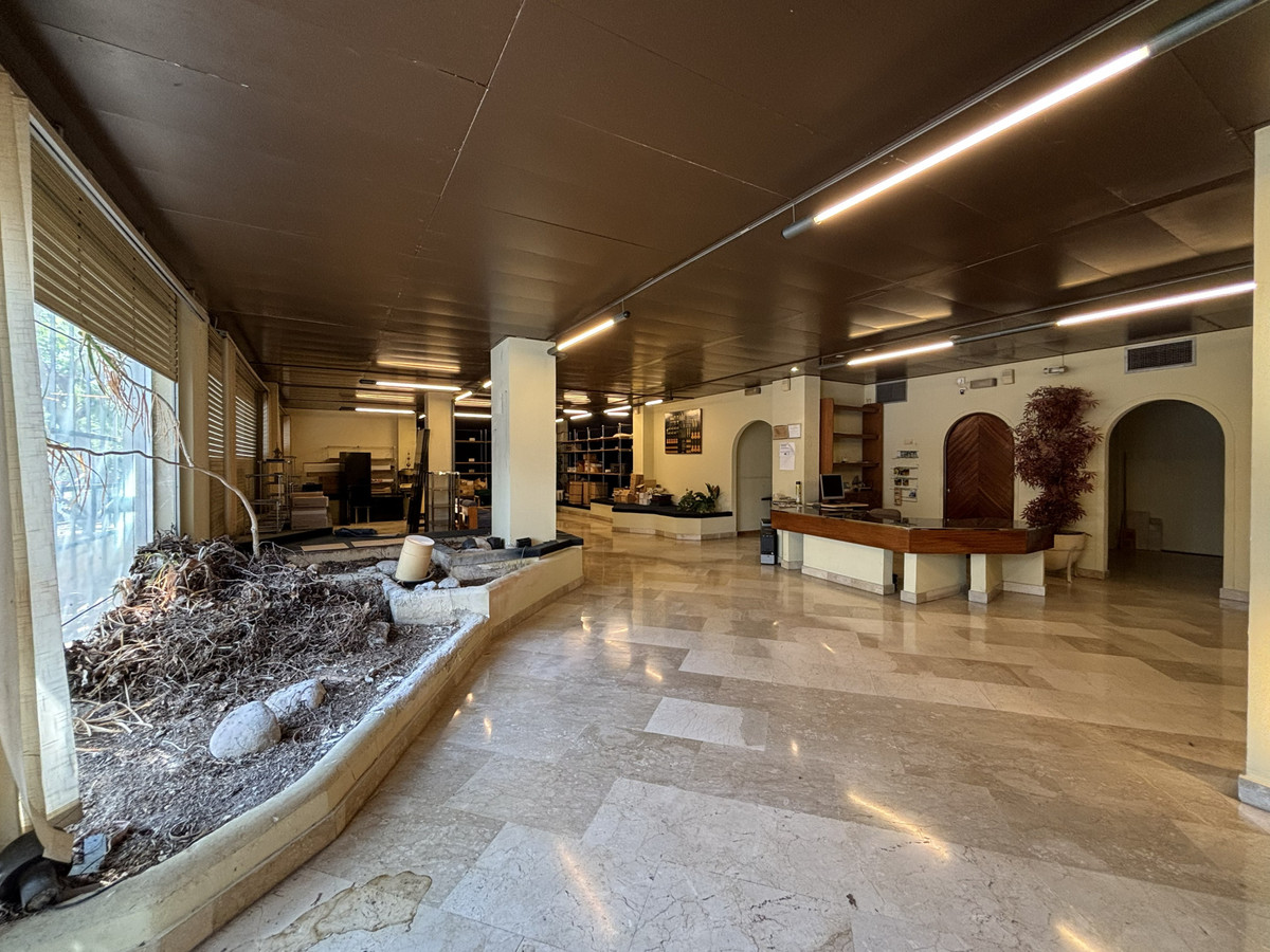 Commercial unit for sale in Marbella Costa Del Sol, Málaga, Spain