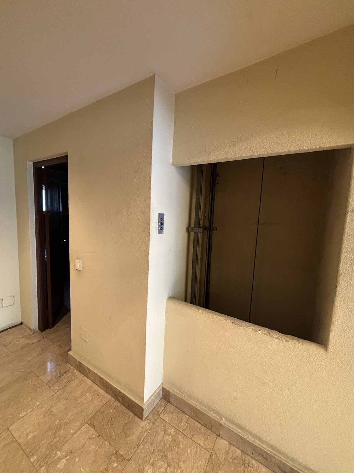 Commercial unit for sale in Marbella Costa Del Sol, Málaga, Spain