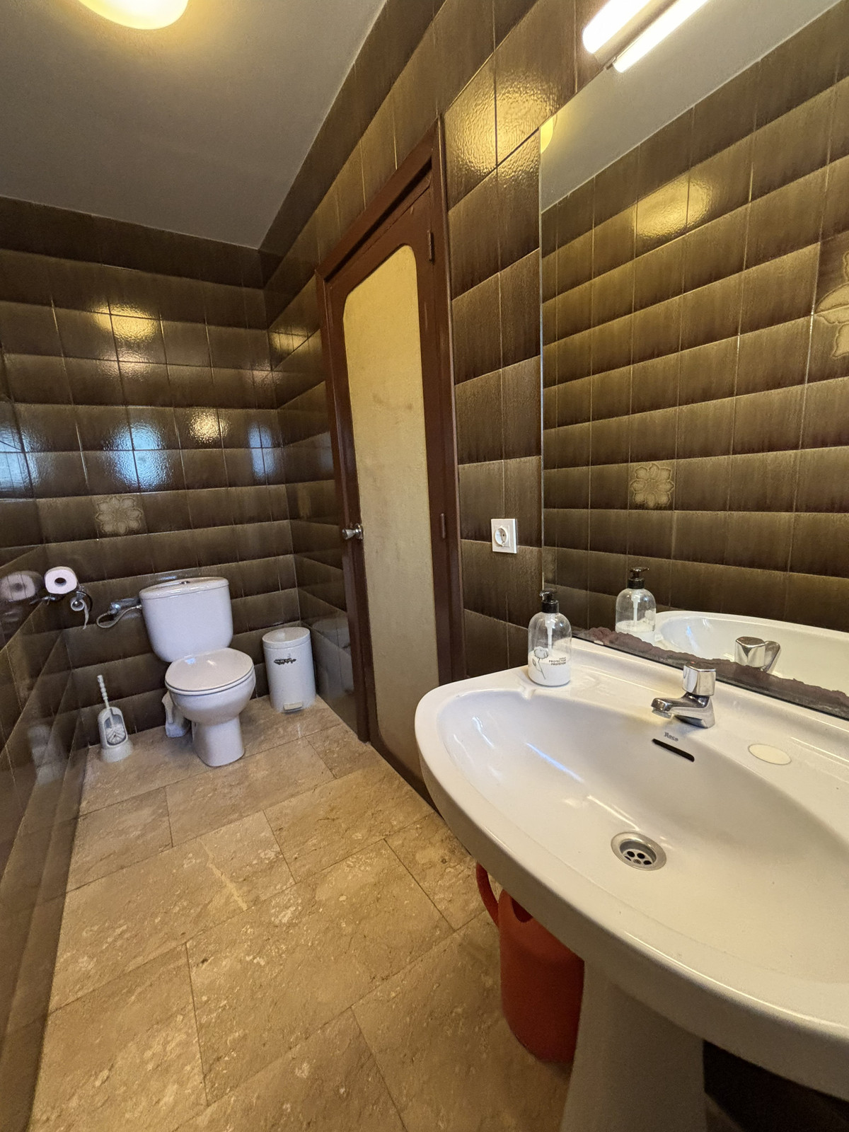 Commercial unit for sale in Marbella Costa Del Sol, Málaga, Spain