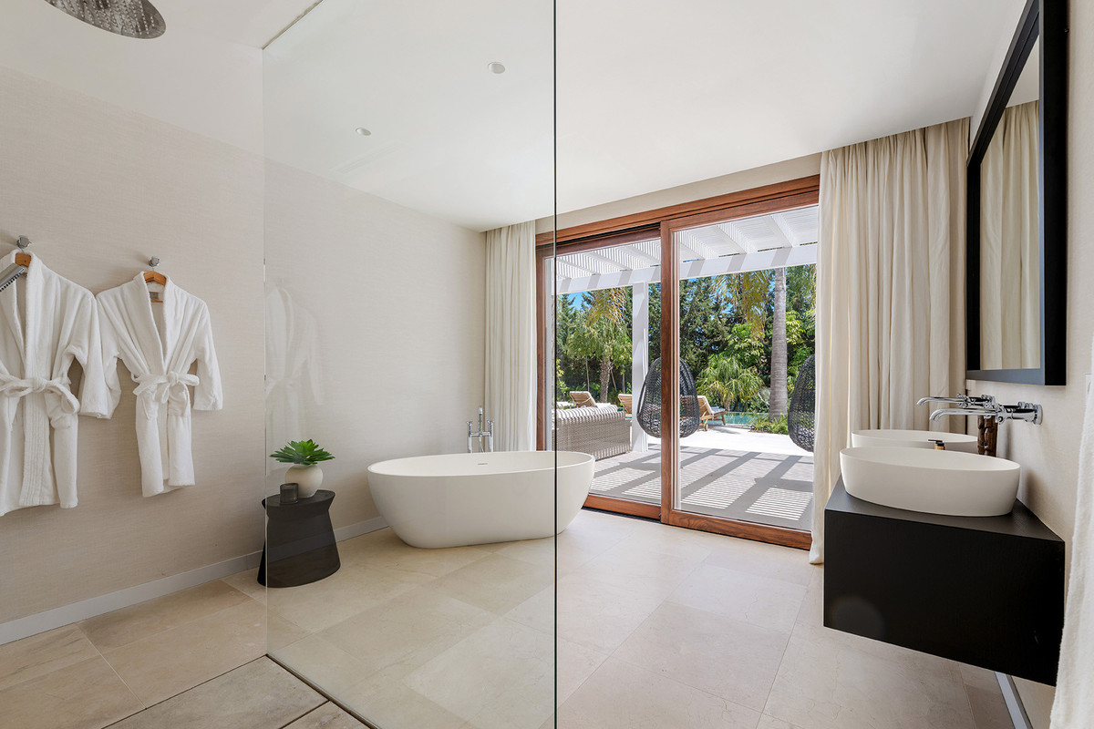 4 Bed Townhouse for sale in Las Brisas Costa Del Sol, Málaga, Spain