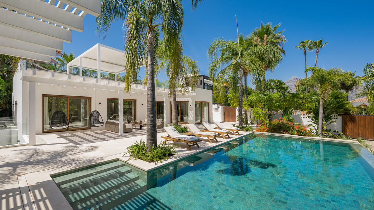 4 Bed Townhouse for sale in Las Brisas Costa Del Sol, Málaga, Spain