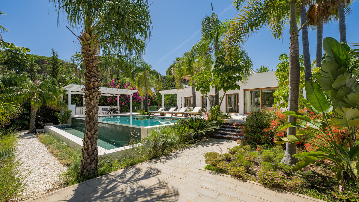 4 Bed Townhouse for sale in Las Brisas Costa Del Sol, Málaga, Spain