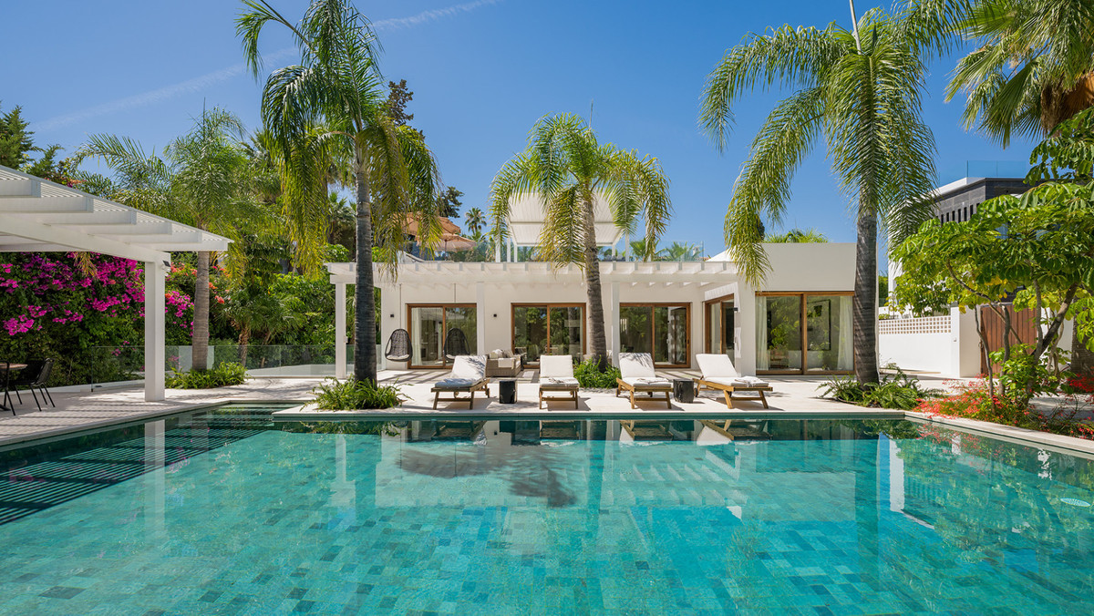 4 Bed Townhouse for sale in Las Brisas Costa Del Sol, Málaga, Spain