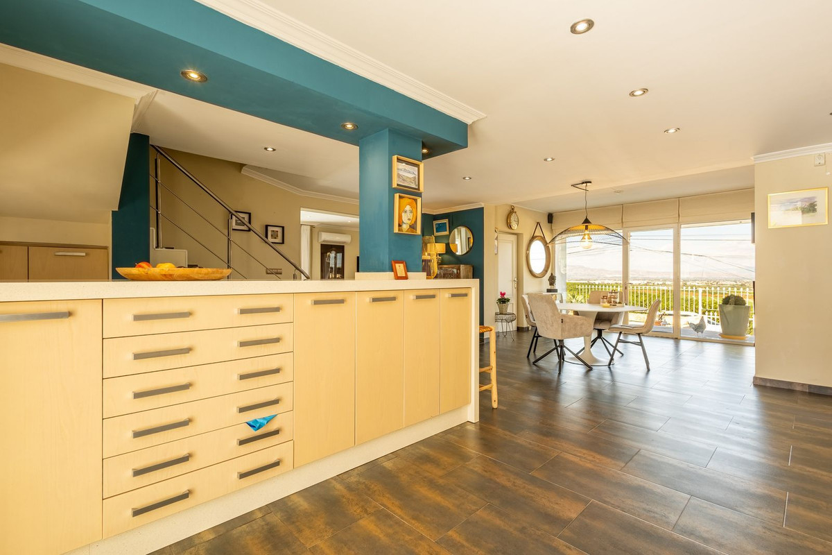 Se vende Villa - Chalet de 5 dormitorios en Costa Blanca, Alicante, España