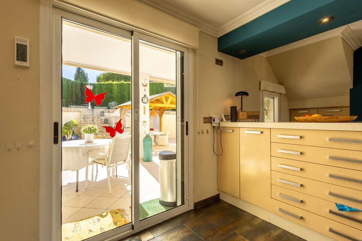 Se vende Villa - Chalet de 5 dormitorios en Costa Blanca, Alicante, España