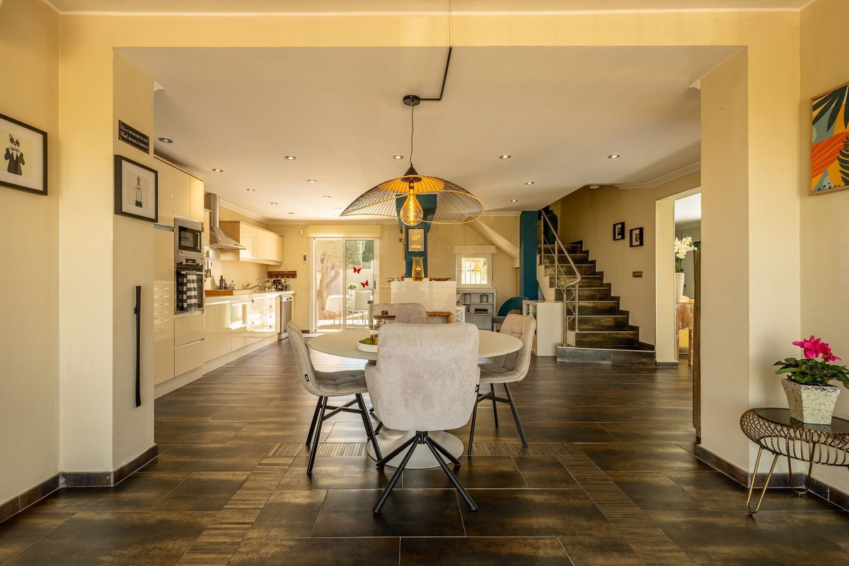 Se vende Villa - Chalet de 5 dormitorios en Costa Blanca, Alicante, España