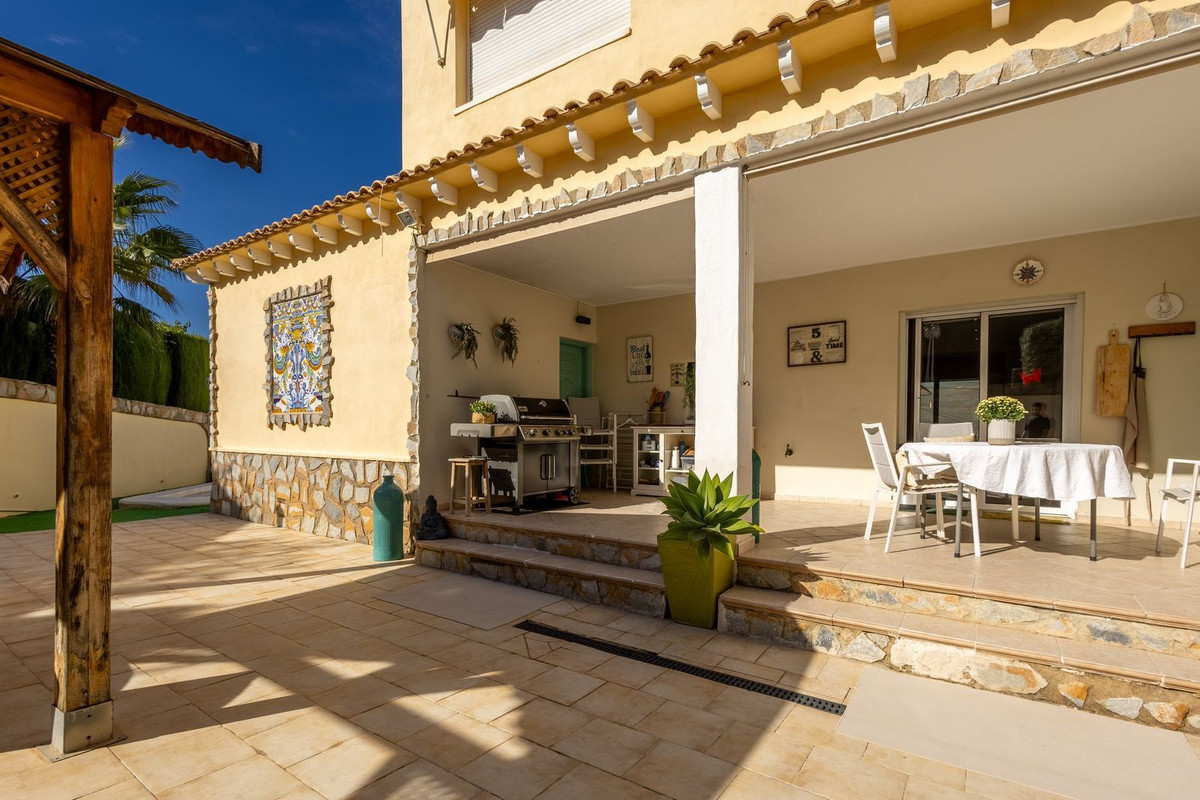 Se vende Villa - Chalet de 5 dormitorios en Costa Blanca, Alicante, España