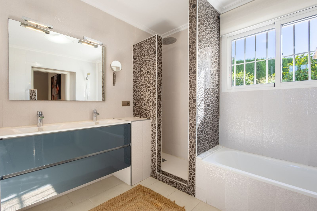 Se vende Villa - Chalet de 5 dormitorios en Costa Blanca, Alicante, España