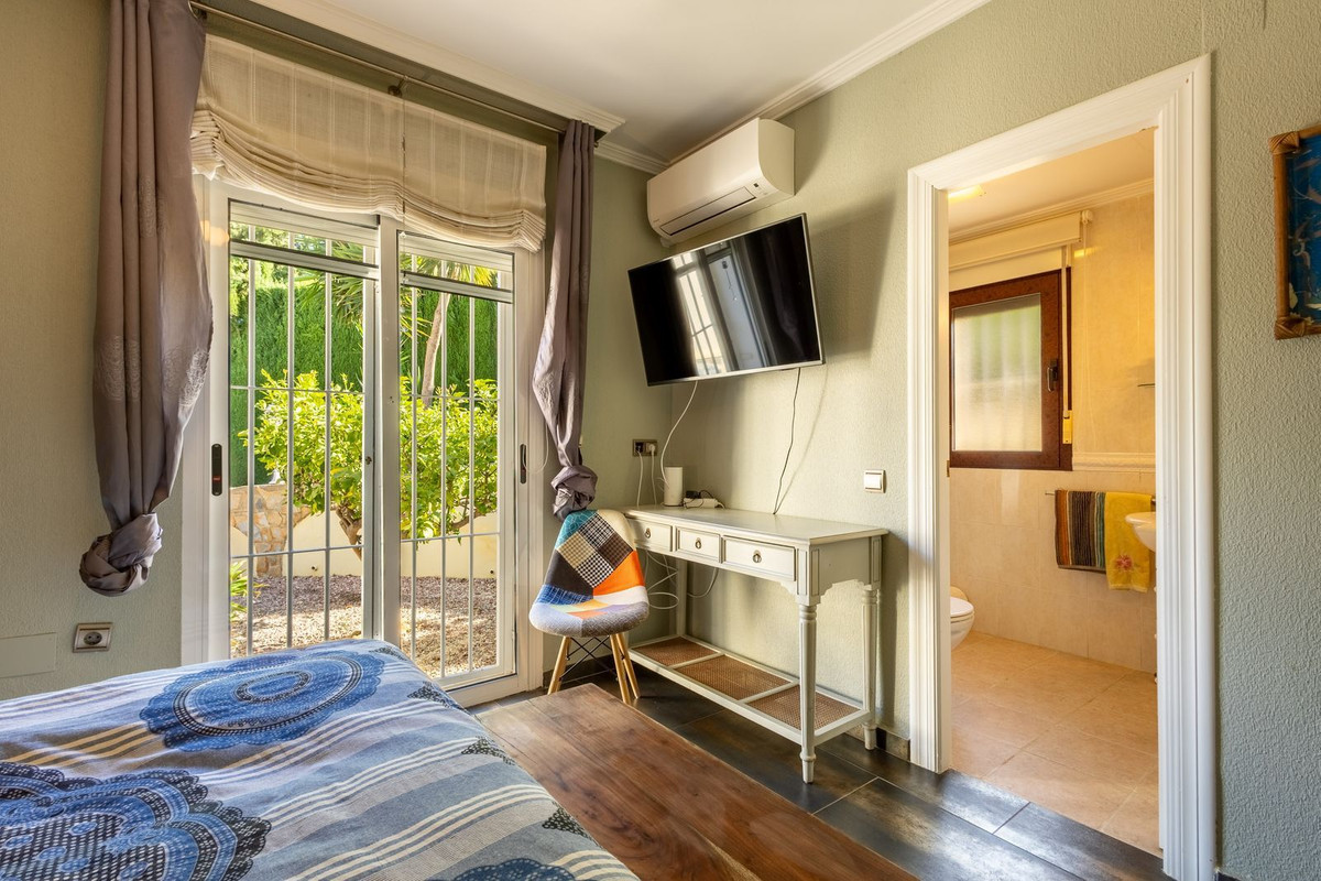 Se vende Villa - Chalet de 5 dormitorios en Costa Blanca, Alicante, España