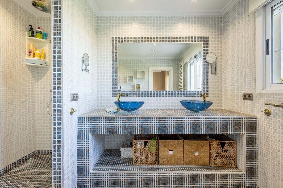 Se vende Villa - Chalet de 5 dormitorios en Costa Blanca, Alicante, España