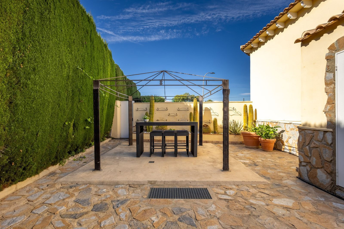 Se vende Villa - Chalet de 5 dormitorios en Costa Blanca, Alicante, España