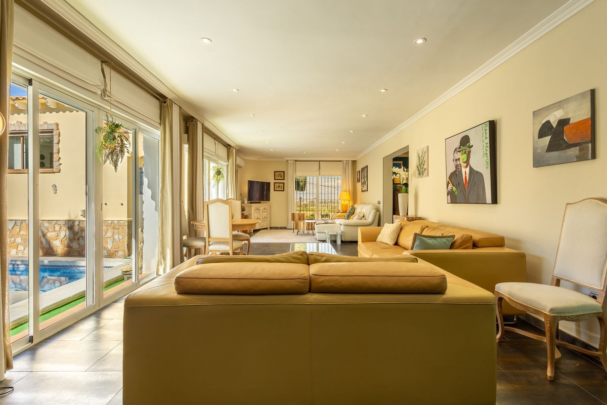 Se vende Villa - Chalet de 5 dormitorios en Costa Blanca, Alicante, España
