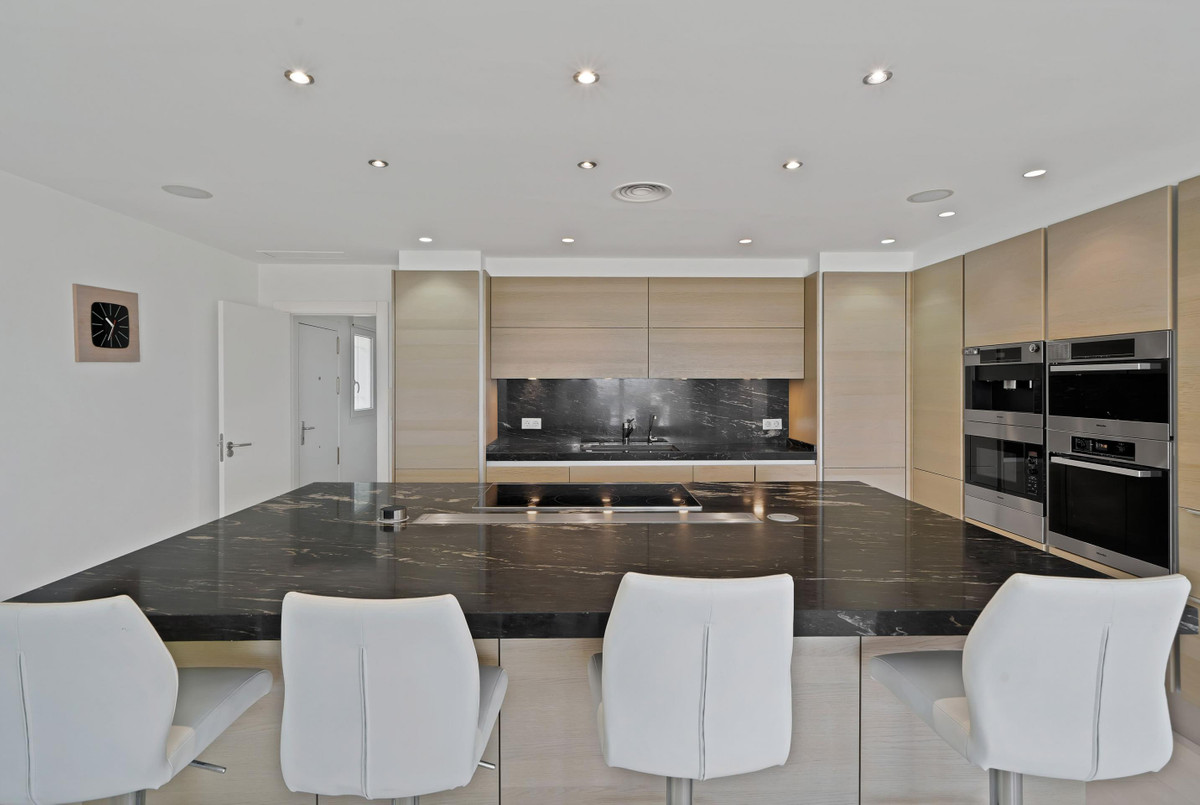 6 Bed Townhouse for sale in Sierra Blanca Costa Del Sol, Málaga, Spain