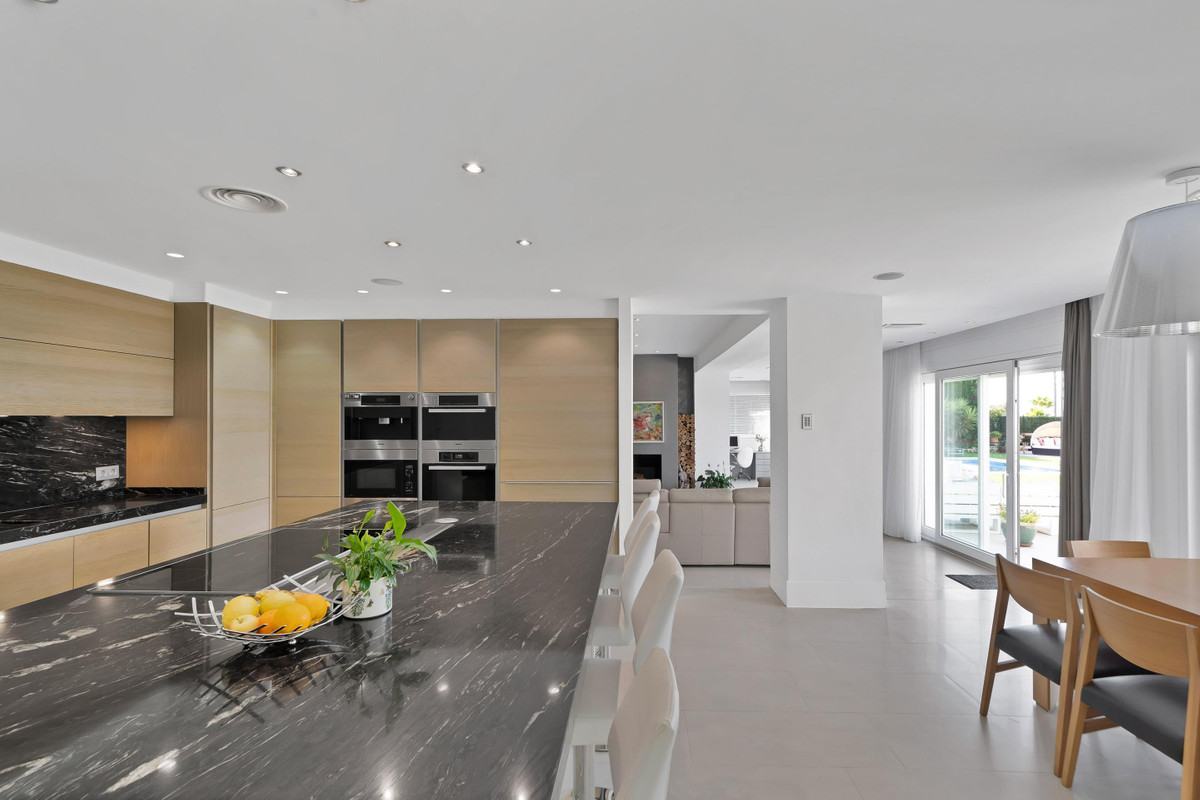 6 Bed Townhouse for sale in Sierra Blanca Costa Del Sol, Málaga, Spain