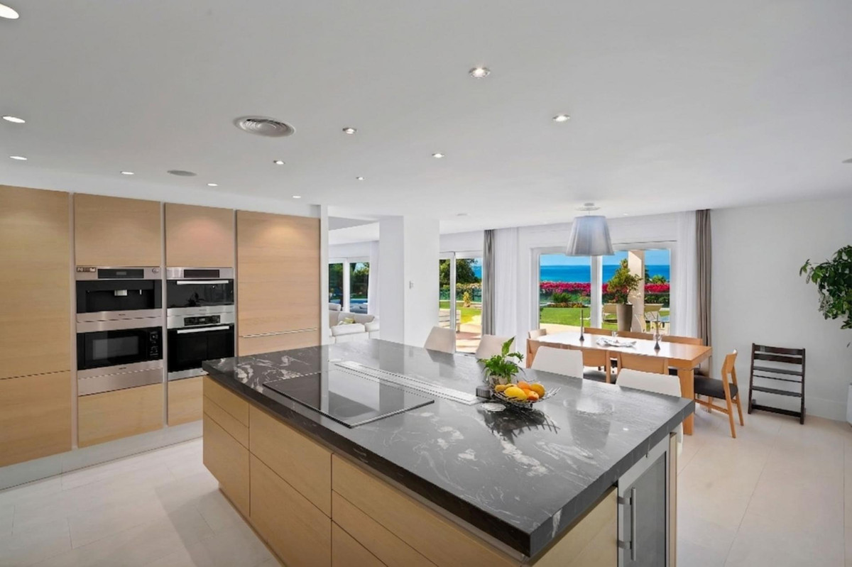 6 Bed Townhouse for sale in Sierra Blanca Costa Del Sol, Málaga, Spain