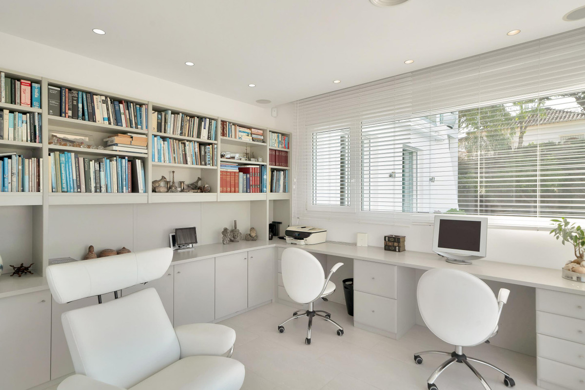 6 Bed Townhouse for sale in Sierra Blanca Costa Del Sol, Málaga, Spain