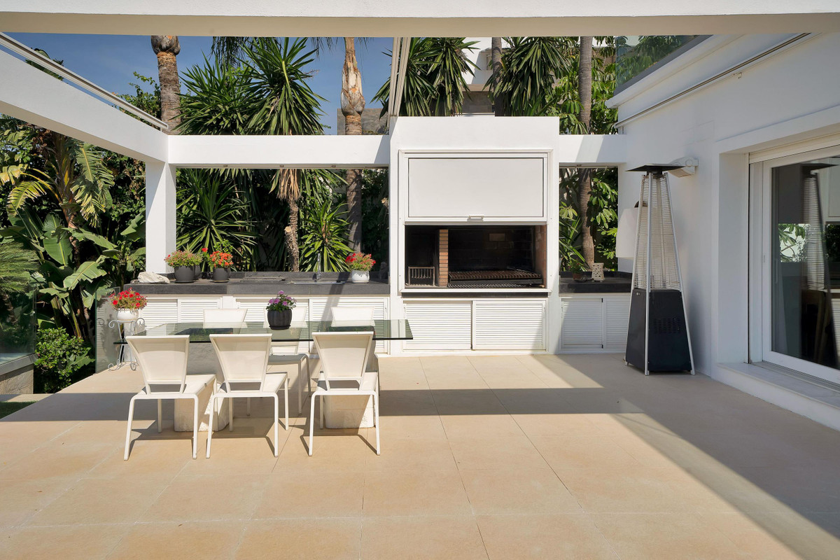 6 Bed Townhouse for sale in Sierra Blanca Costa Del Sol, Málaga, Spain
