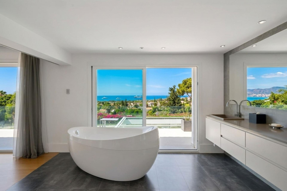 6 Bed Townhouse for sale in Sierra Blanca Costa Del Sol, Málaga, Spain