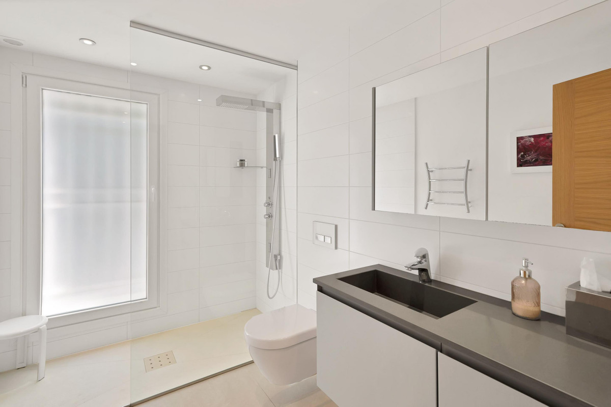 6 Bed Townhouse for sale in Sierra Blanca Costa Del Sol, Málaga, Spain