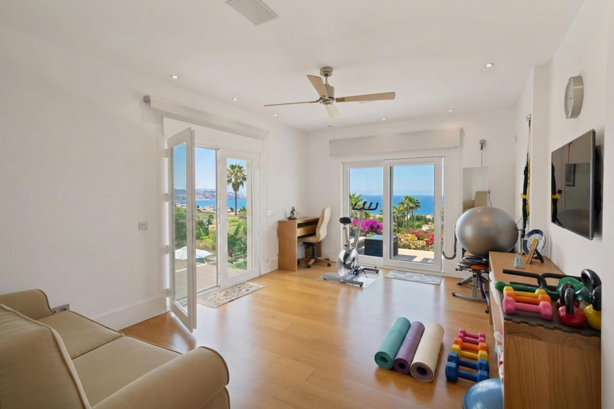 6 Bed Townhouse for sale in Sierra Blanca Costa Del Sol, Málaga, Spain