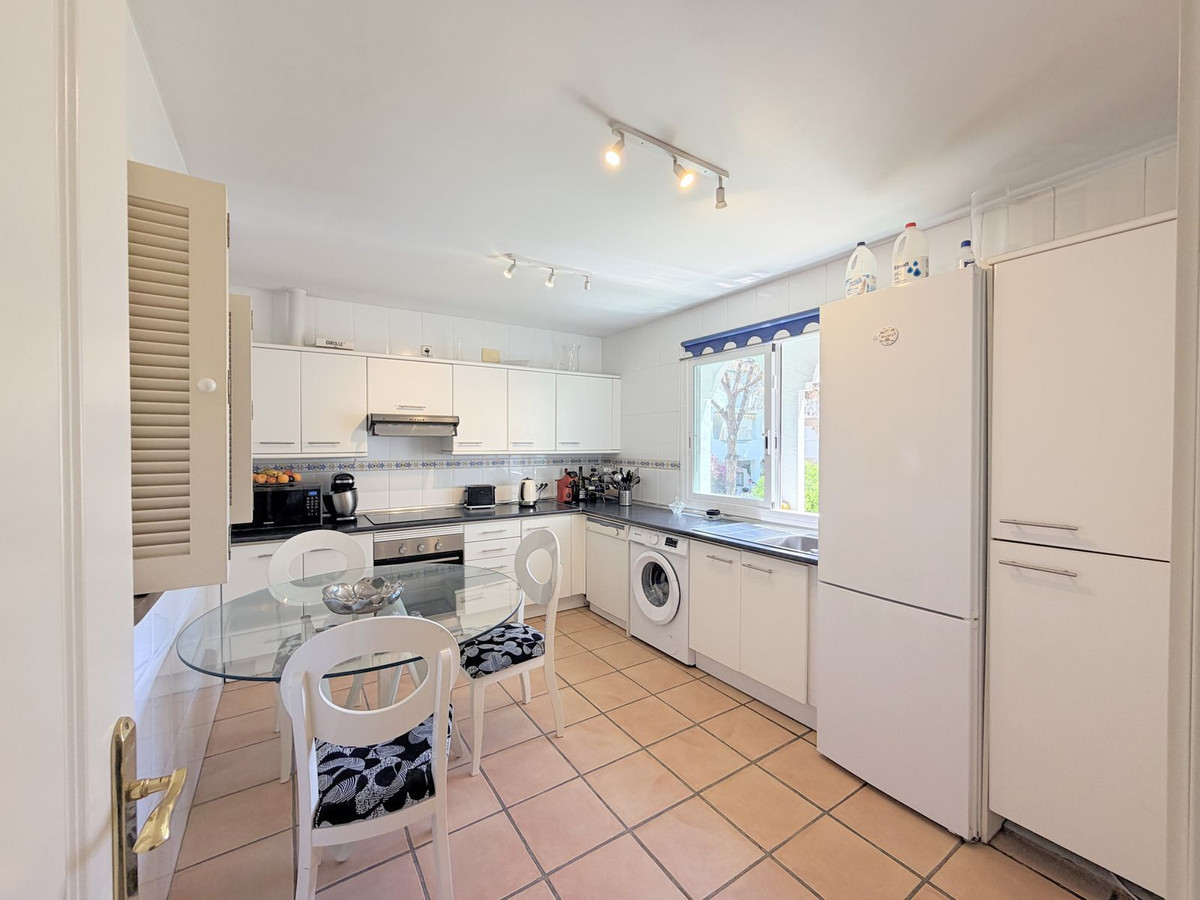 3 Bed Apartment for sale in Estepona Costa Del Sol, Málaga, Spain