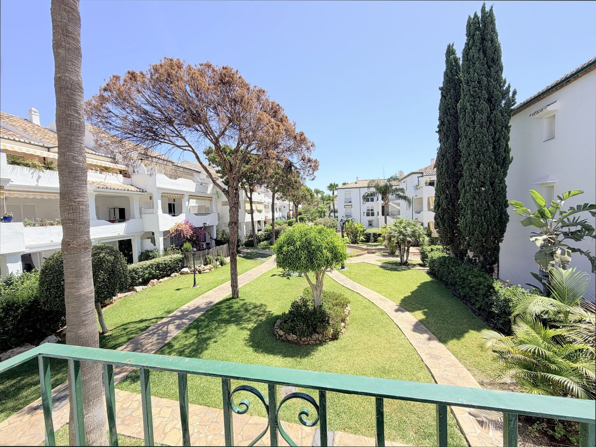3 Bed Apartment for sale in Estepona Costa Del Sol, Málaga, Spain