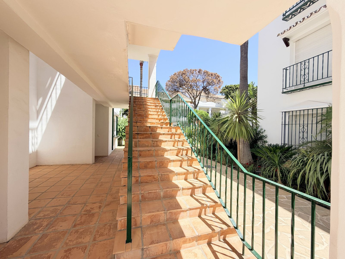 3 Bed Apartment for sale in Estepona Costa Del Sol, Málaga, Spain