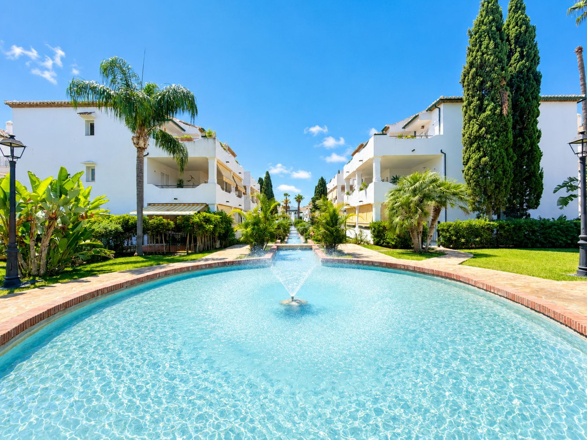 3 Bed Apartment for sale in Estepona Costa Del Sol, Málaga, Spain