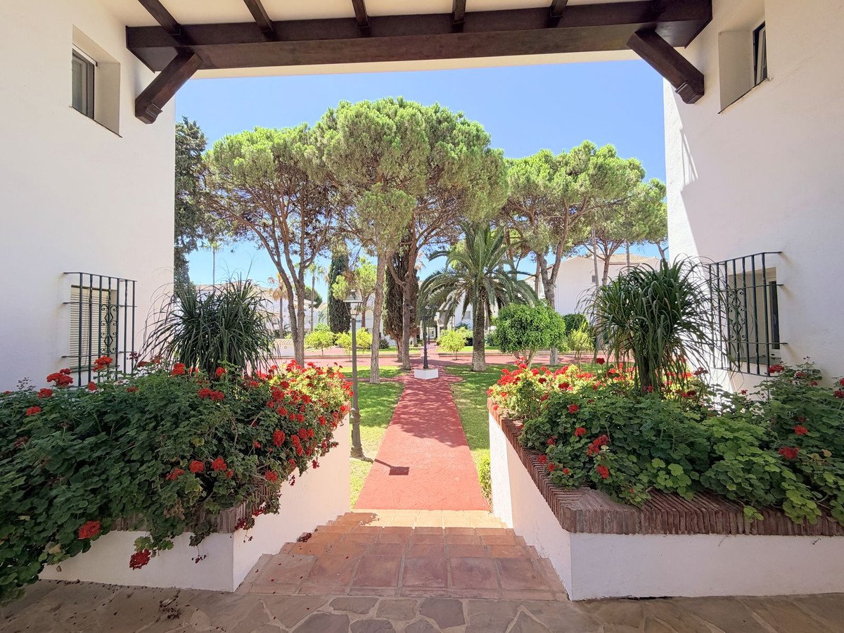 3 Bed Apartment for sale in Estepona Costa Del Sol, Málaga, Spain