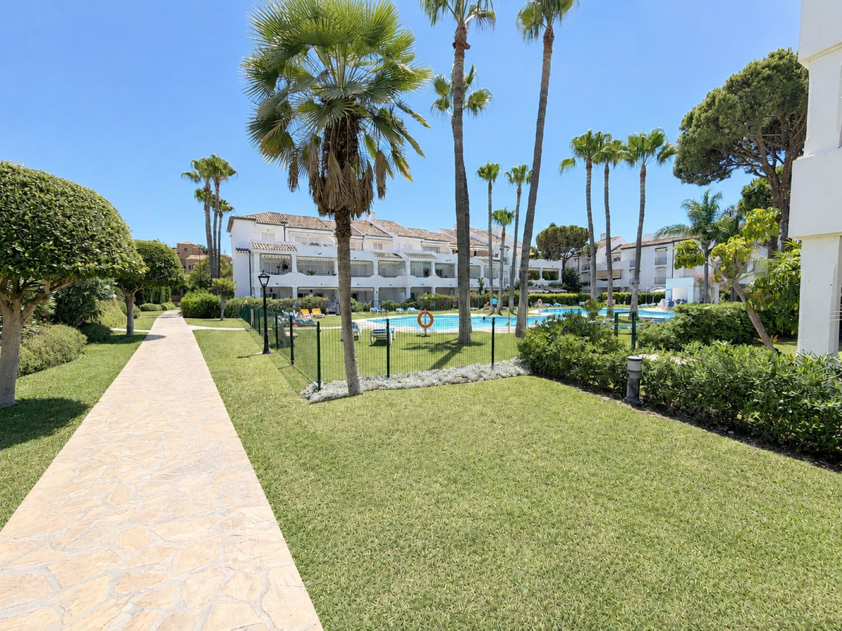 3 Bed Apartment for sale in Estepona Costa Del Sol, Málaga, Spain