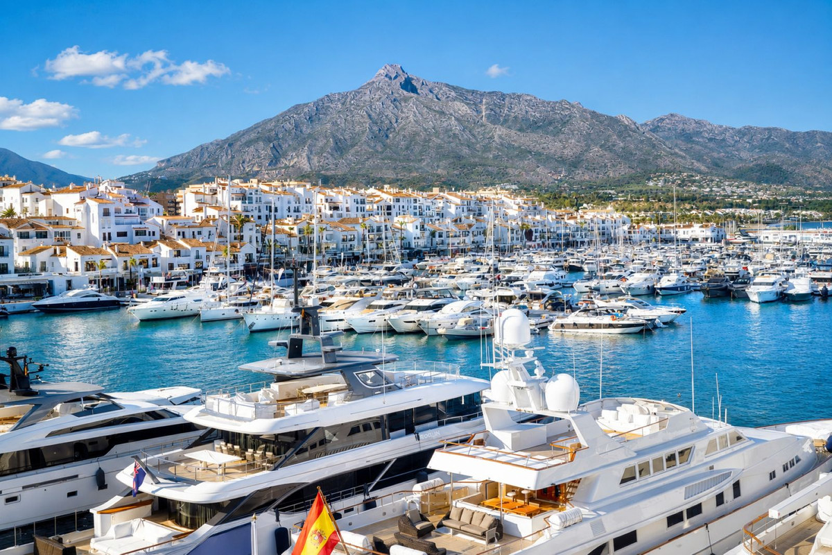 3 Bed Apartment for sale in Estepona Costa Del Sol, Málaga, Spain