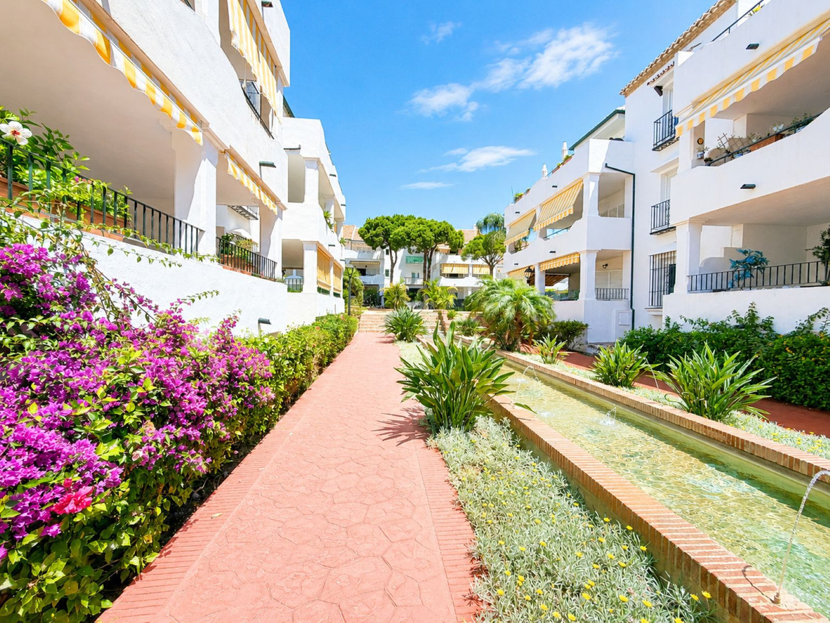3 Bed Apartment for sale in Estepona Costa Del Sol, Málaga, Spain