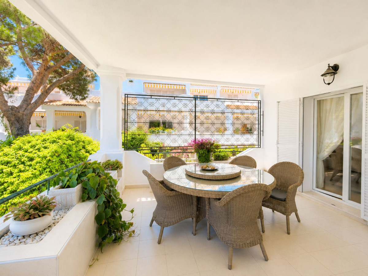 3 Bed Apartment for sale in Estepona Costa Del Sol, Málaga, Spain