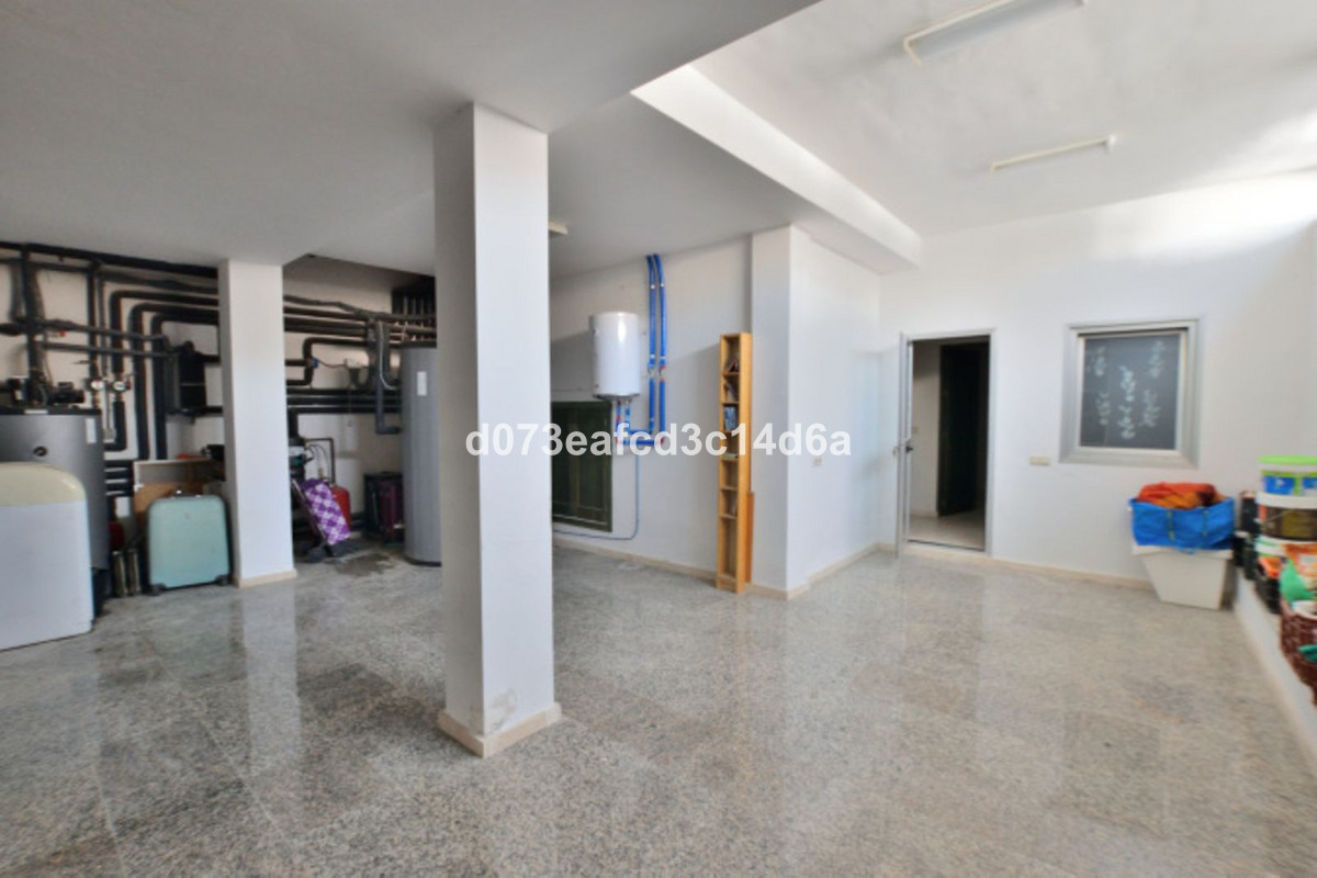 5 Bed Townhouse for sale in Ronda Costa Del Sol, Málaga, Spain
