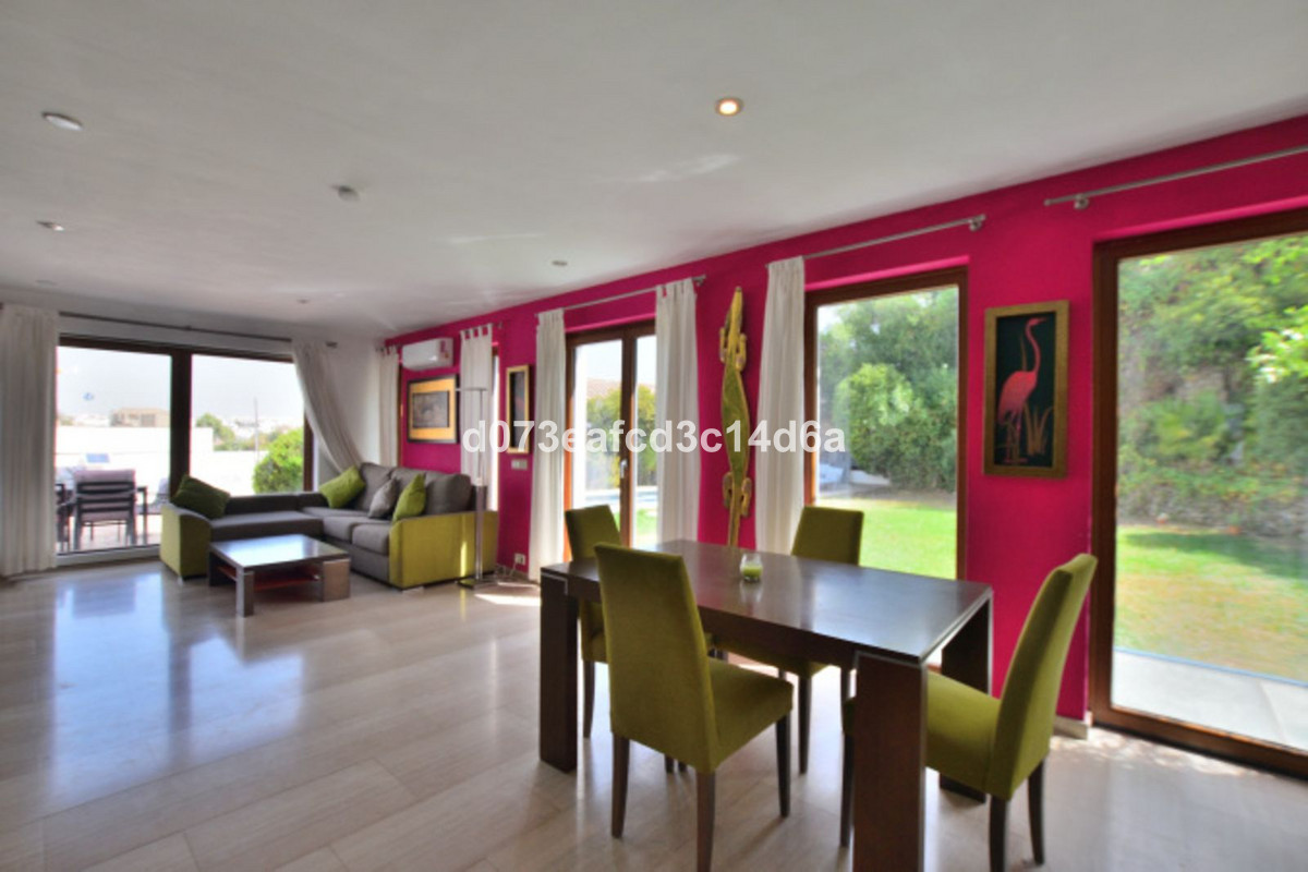 5 Bed Townhouse for sale in Ronda Costa Del Sol, Málaga, Spain