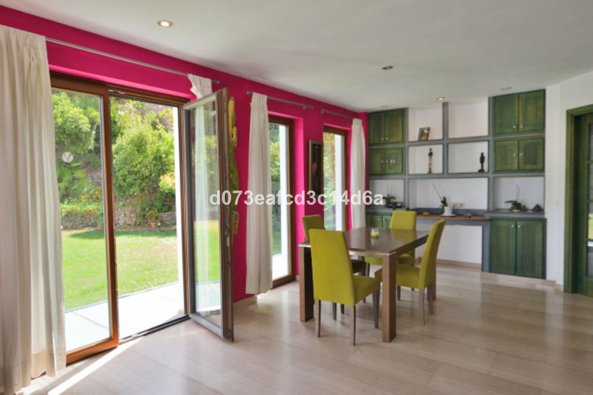 5 Bed Townhouse for sale in Ronda Costa Del Sol, Málaga, Spain