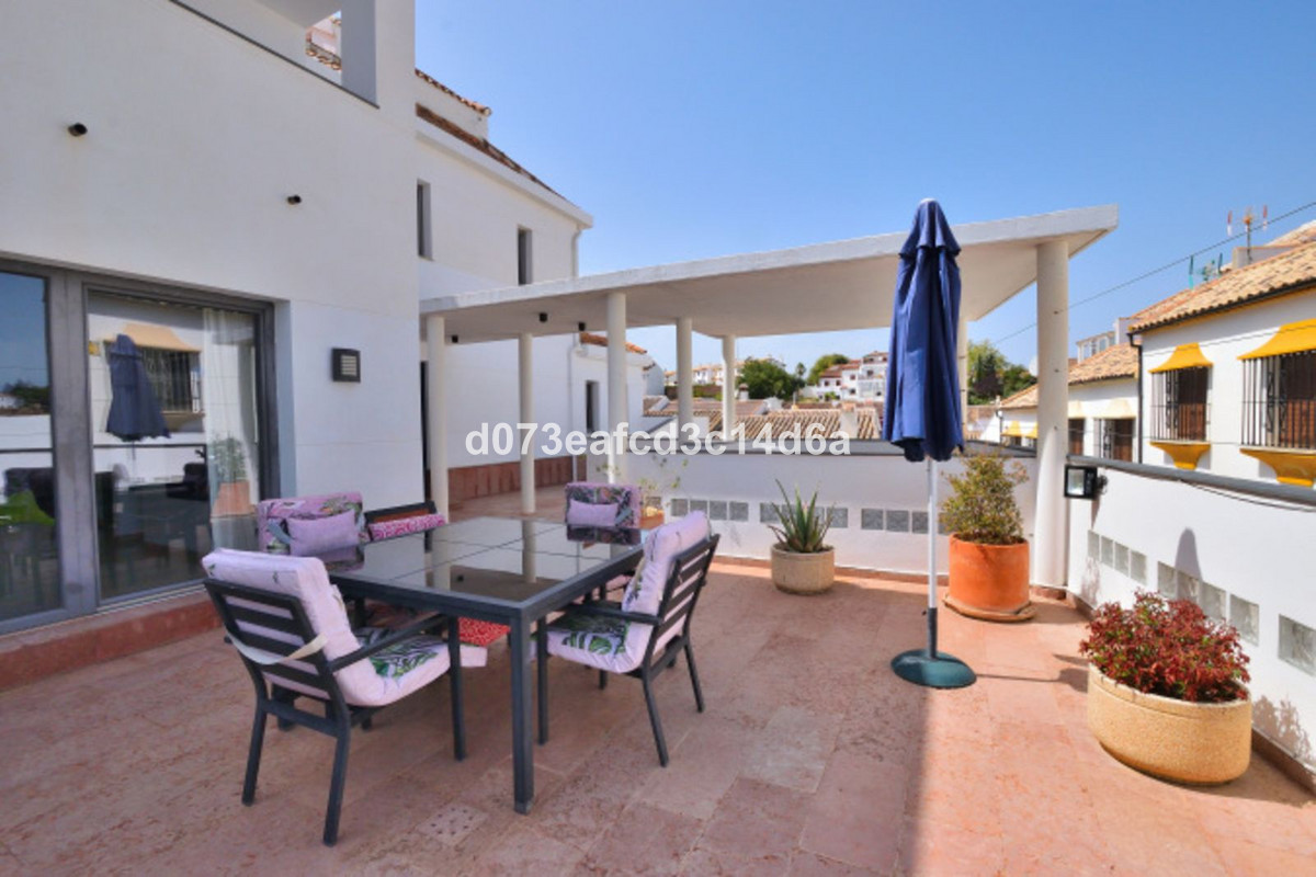5 Bed Townhouse for sale in Ronda Costa Del Sol, Málaga, Spain
