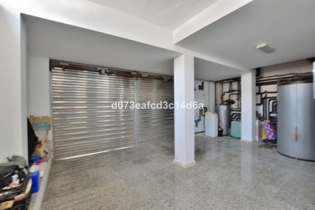 5 Bed Townhouse for sale in Ronda Costa Del Sol, Málaga, Spain
